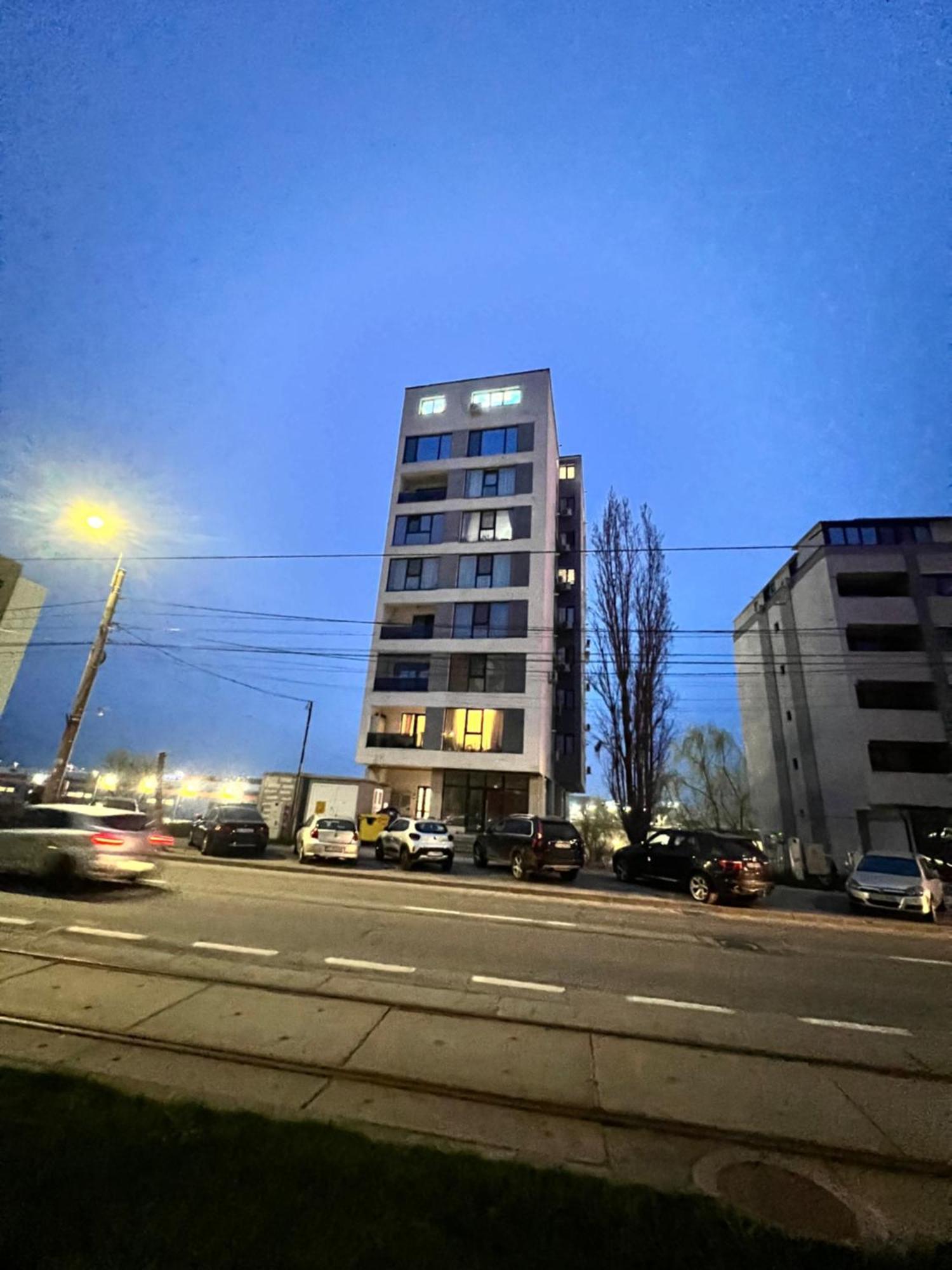 Delux Apartment Крайова Екстериор снимка