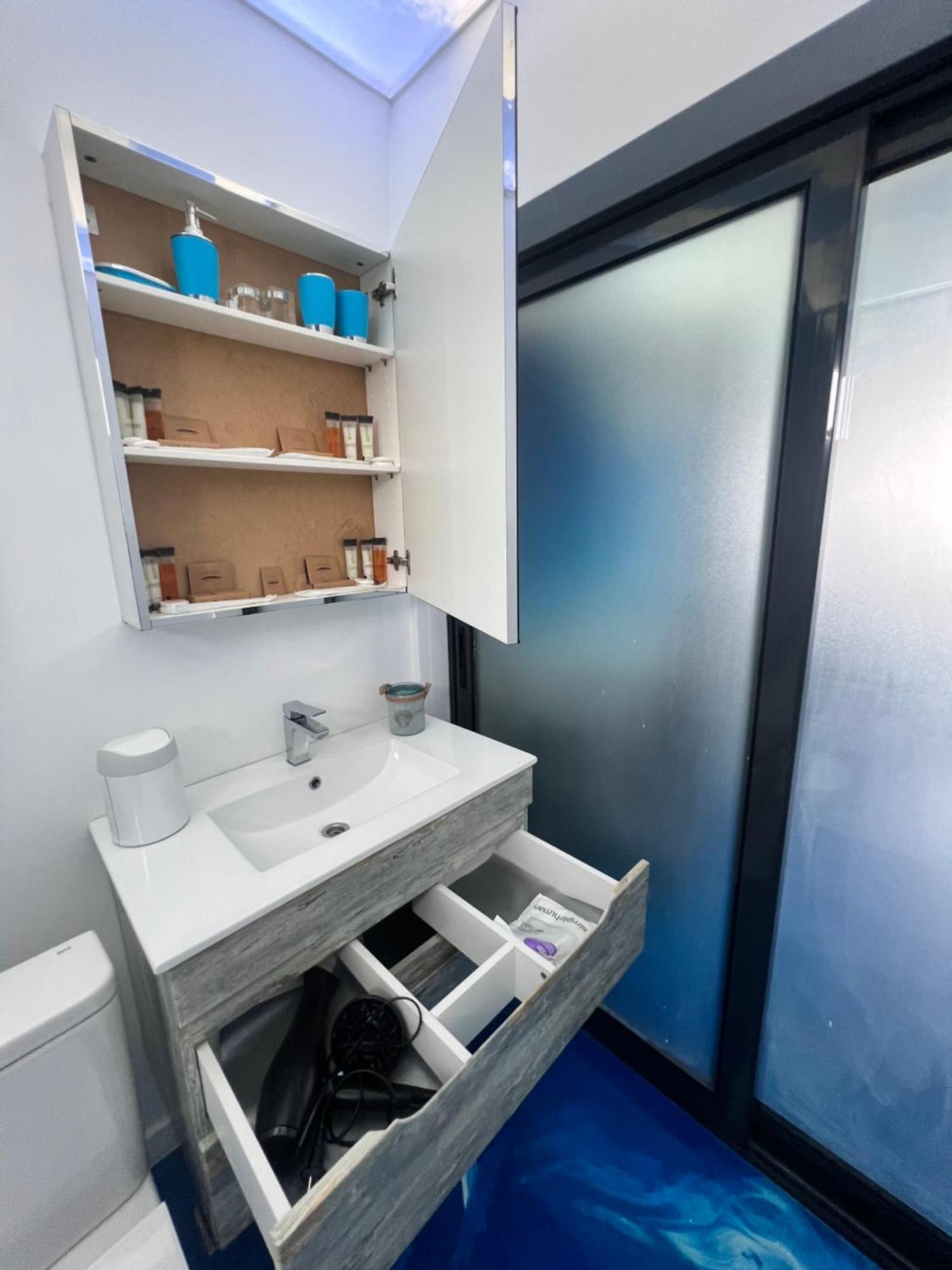 Delux Apartment Крайова Екстериор снимка